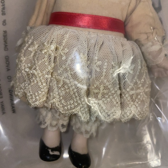 Vintage 6.5" Porcelain Doll Beige Velvet Dress Ivory Lace Trim Bonnet Gorham - Picture 3 of 13